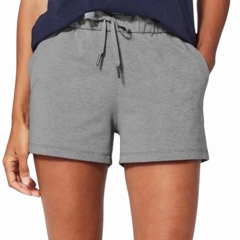 Lululemon On the Fly Mid-Rise Shorts Women’s Size 8 Gray 2.5” Inseam Stretch